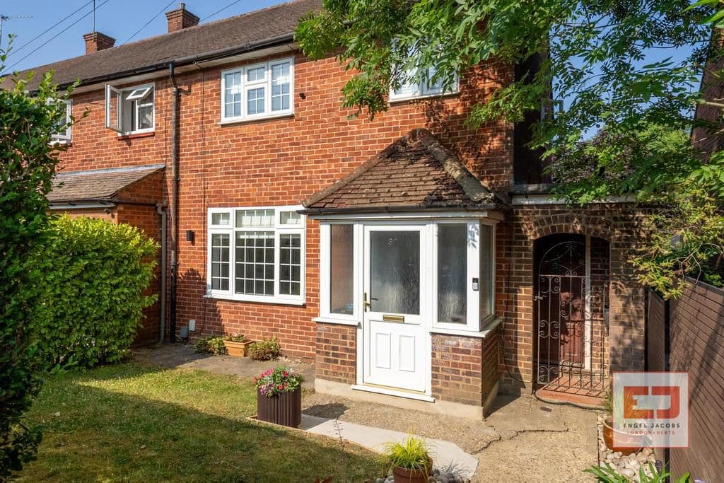 Burghley Avenue, Borehamwood